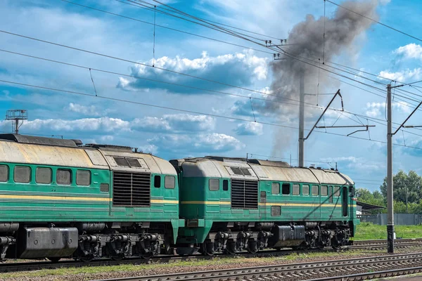 Locomotora Diesel Con Tren Carga Estación Tren Verano — Foto de Stock