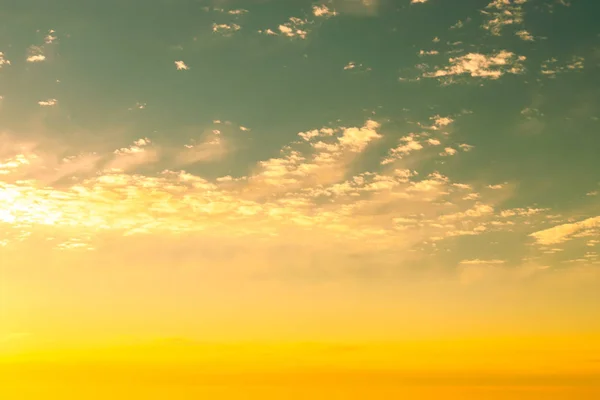 Mooie Hemel Met Een Weinig Wolken Zonsondergang — Stockfoto