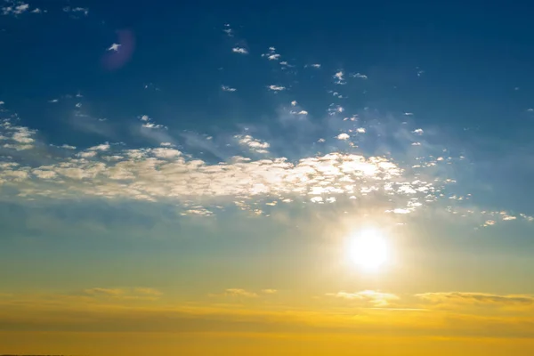 Небо Небольшой Облачностью Закате — стоковое фото