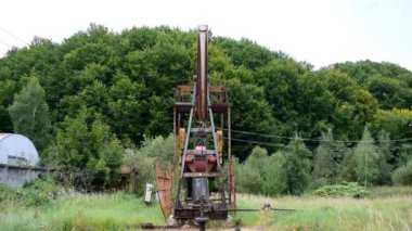 Orman bölgede operasyon yağ pompası