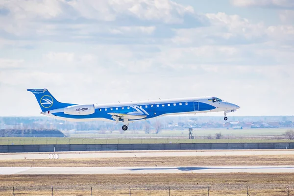 Embraer erj-145 — стокове фото