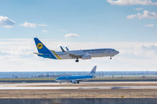 ウクライナ国際航空ボーイングB737 — ストック写真