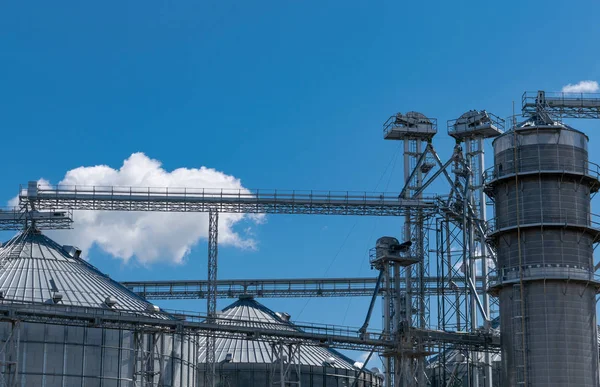 Silos de ascensor de grano —  Fotos de Stock