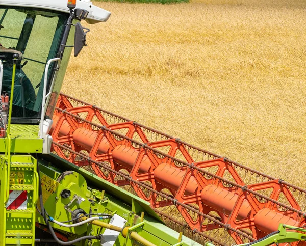 Harvester at work — Stock Photo, Image