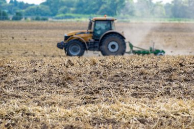 Traktör alan yetiştirilmesi