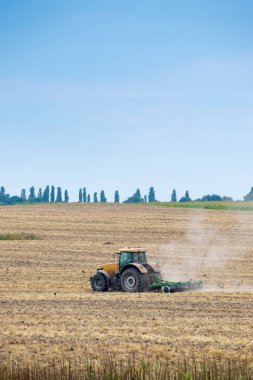 Traktör alan yetiştirilmesi