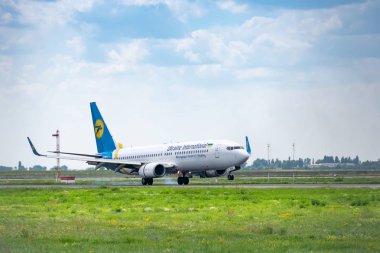 Boeing 737 iniyor.