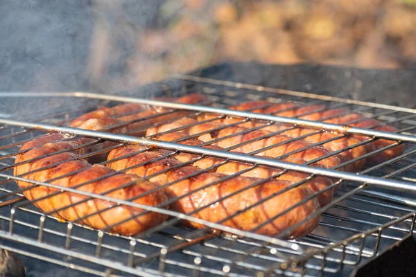 Worstjes op de grill — Stockfoto
