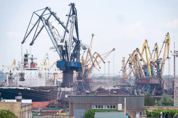 Grues Port Cargaison Chargeant Vraquier Minerai Fer Charbon — Photo