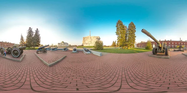 panorama hdri 360 completo sem costura fora de casa de concreto de férias  ou casas de