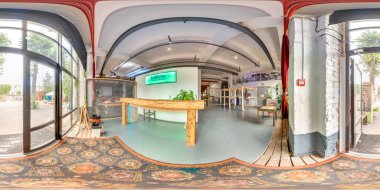 Minsk, Beyaz Rusya - 2018: 3d küresel panorama parti çatı iç ile bar-görüntüleme açısı 360 ile. Sanal gerçeklik için hazır. Tam equirectangular projeksiyon. Resepsiyon. Endüstriyel iç.
