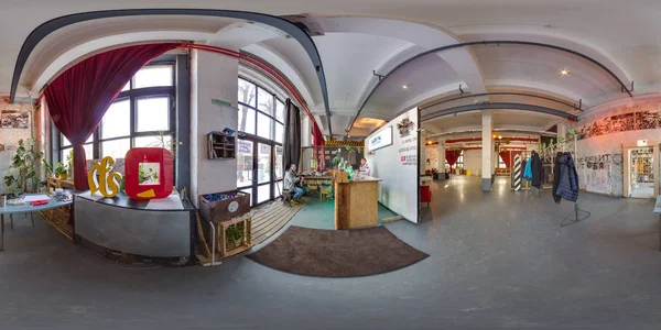 明斯克 白俄罗斯 2018 球面全景的党阁楼内部与酒吧与360的视角 为虚拟现实做好准备 Equirectangular 工业内饰 — 图库照片