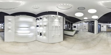 Moskova - 2018: Güzel şık iç mobilya tasarım mağazası modern alışveriş merkezinde çatı iç. Koyu gri tavan ile beton zemin. Krem rengi. İç lambalar.
