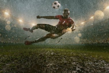 Futbolcular profesyonel bir gece yağmur stadyumda bir eylem oyun gerçekleştirir. Yağmurdaki kirli oyuncular gol atar. Stadyumda çim yağmurdan ıslak