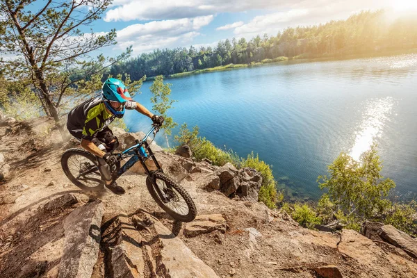Mountainbike Cyklist Skogsstigen Manliga Cyklist Rider Berget — Stockfoto