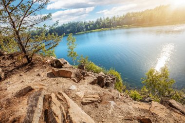 Mavi göl e yakın güzel orman dağ yolu