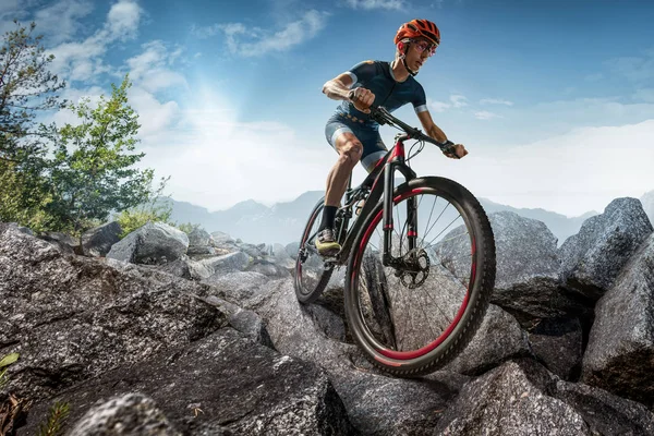 Vélo Fond Sur Sentier Homme Cycliste Chevauche Rocher — Photo