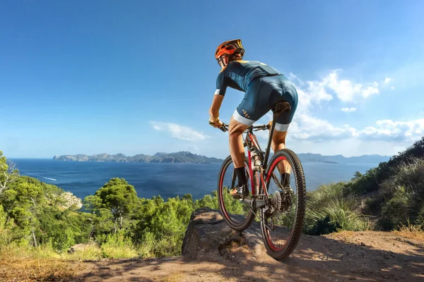 Cross Country Biker Trail Manliga Cyklist Rider Berget — Stockfoto