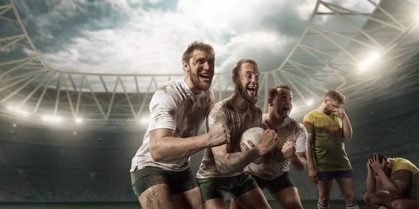 Rugbyspelers Zijn Emotioneel Blij Met Overwinning Het Professionele Rugbystadion — Stockfoto