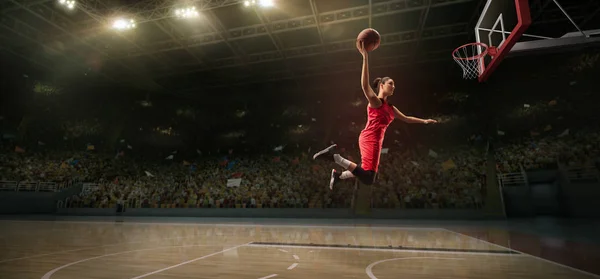 Jogadora Basquete Feminino Faz Slam Dunk Jogador Basquete Grande Arena — Fotografia de Stock