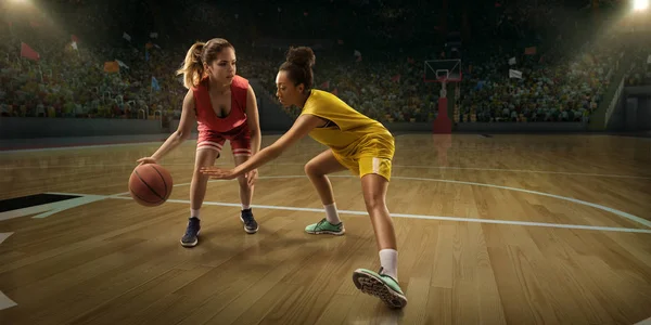 Female Basketball Players Fight Ball Basketball Players Big Professional Arena — Stock Photo, Image