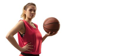 Beyaz arka plan üzerinde topu ile izole Kadın basketboloyuncusu