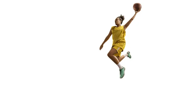 孤立的女篮球员做扣篮 白色背景的篮球运动员 — 图库照片