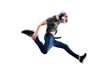 İzole erkek Hip Hop Dansçısı. Beyaz arka planda dans eden güzel adam