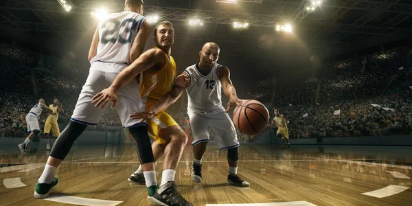 Basketbal Spelers Grote Professionele Arena Tijdens Het Spel Mannen Basketbal — Stockfoto