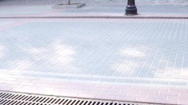 Ayakkabı closeup kavramı kalabalık feet. Anonim insanlar sokakta yürüme