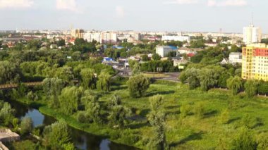 Köprüde otomobillerin trafik