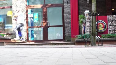 Lutsk, Ukrayna 27-06-2018 kavramı kalabalık feet Ayakkabı portre. Anonim insanlar sokakta yürüme.