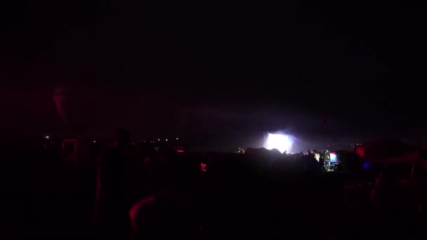 Night glow hot air balloon community festival. Pilot prepare to take slow moving hot air balloons. Fire heats inside of colorful fabric. Evening night dark rural community. — Stock Video