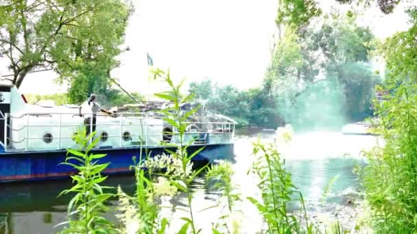 2018 06 27, Lutsk Ukraine. Nemunas river near the castle going dredging works. — Stock Video