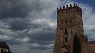 eski kale, bulutlar tur zamanı..