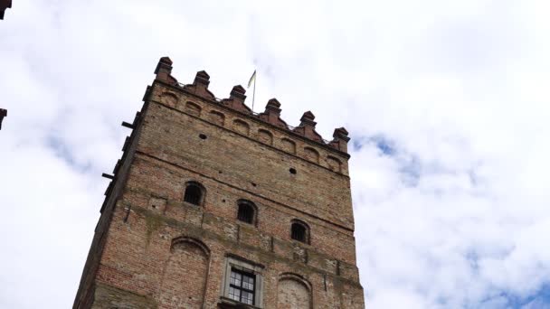 Velho castelo, nuvens tempo voltas . — Vídeo de Stock