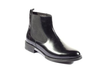 beyaz arka plan üzerinde izole modern yeni siyah ayakkabı 