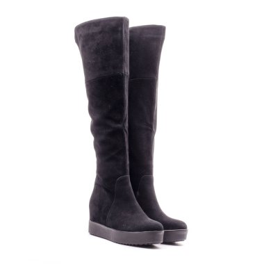 Beyaz bir arka planda kadın botları