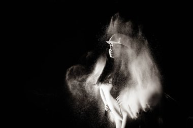 Stüdyoda bir şık keten lüks sarışın genç güzel kadın