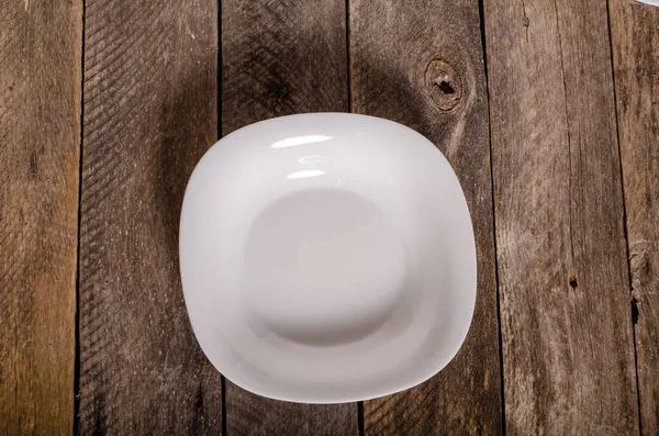 Tampilan Atas Piring Putih Kosong Dan Taplak Meja Putih Pada — Stok Foto