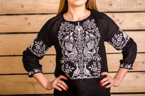 Ukrainische Bestickte Weibliche Tracht Hintergrund Holz — Stockfoto