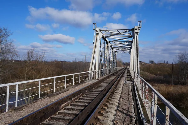 Alte Eisenbahnbrücke Über Den Fluss — Stockfoto