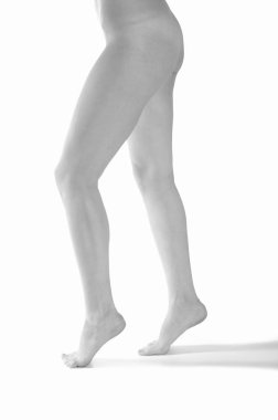 Beyaz tenli uzun güzel kadın bacakları.