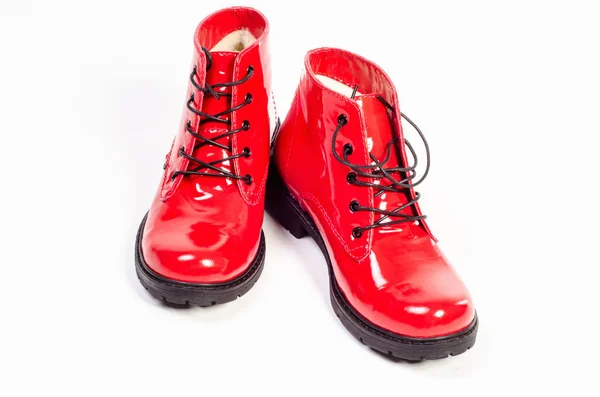 Zapatos rojos de tacón alto para mujer aislados sobre fondo blanco — Foto de Stock