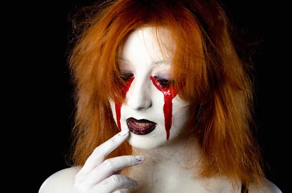 Bela jovem mulher como sexy vampiro halloween retrato — Fotografia de Stock