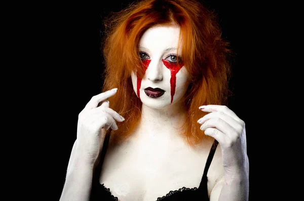 Bela jovem mulher como sexy vampiro halloween retrato — Fotografia de Stock