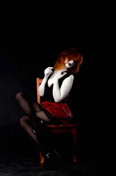 Красива молода жінка як сексуальний портрет вампіра Хеллоуїн — стокове фото
