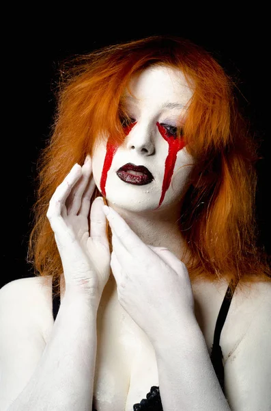 Bela jovem mulher como sexy vampiro halloween retrato — Fotografia de Stock