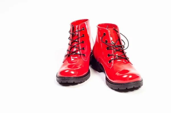 Zapatos rojos de tacón alto para mujer aislados sobre fondo blanco — Foto de Stock