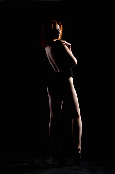 Сексуальна дівчина позує нижню білизну — стокове фото